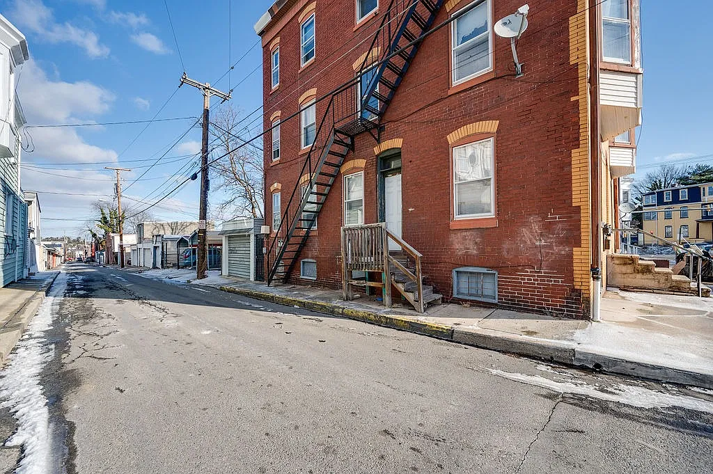 1 bed, 850 sqft, $1,050 — Photo 3