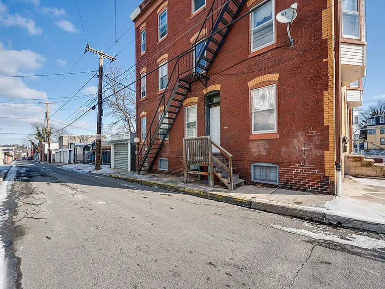417 W Oley St #5 — Photo 3