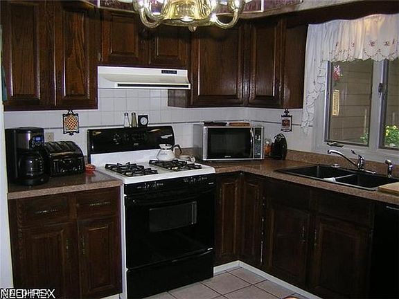4th image of 3130 Howell Dr