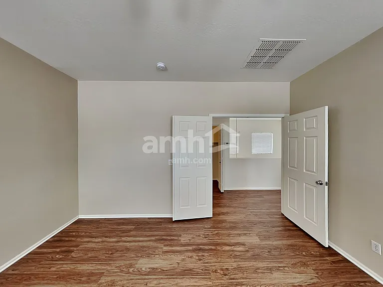 1509 S 123rd Dr — Photo 10