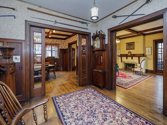 2nd image of 204 Monroe St