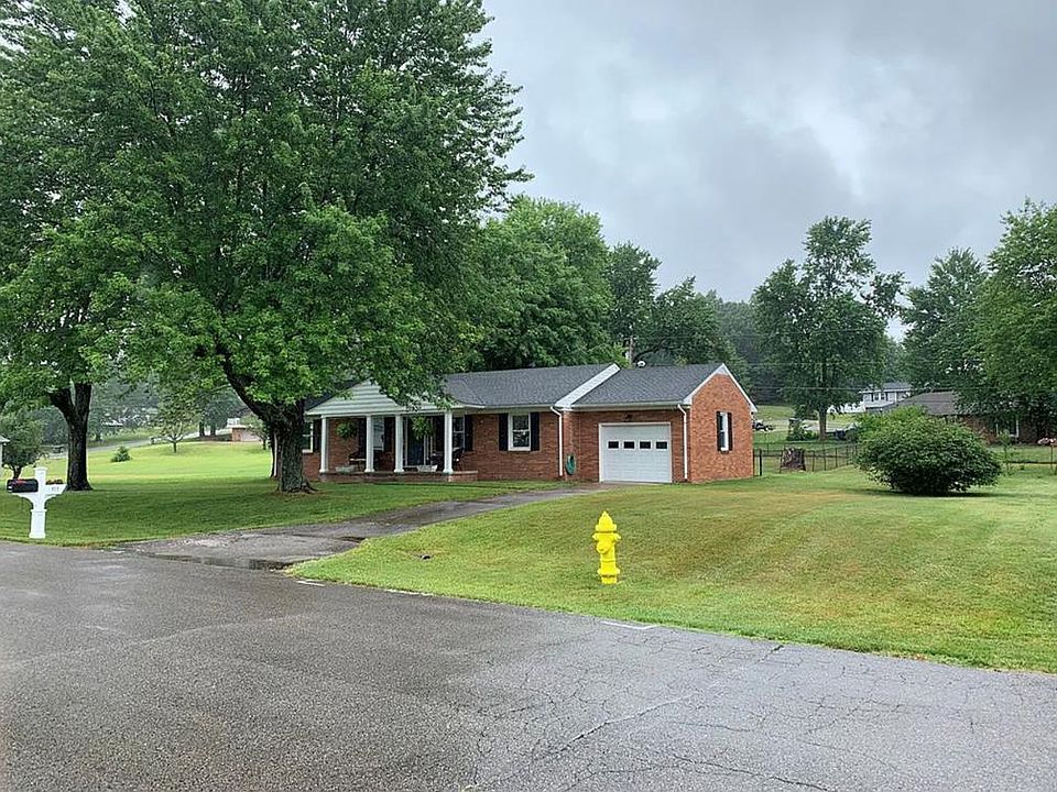 1st image of 111 Lomond Dr