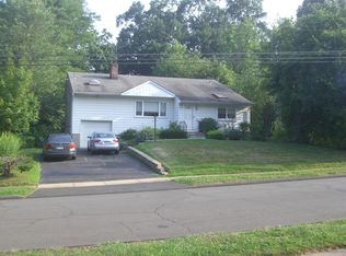 27 Carlyle Rd, West Hartford, CT 06117