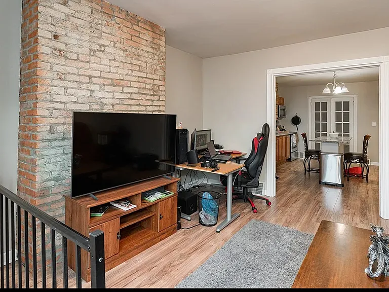 105 S 18th St #1 — Photo 22