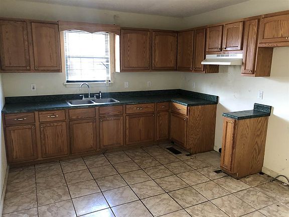 4th image of 508 S Russell St
