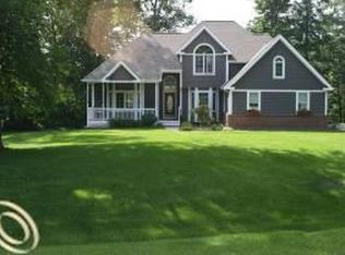 2977 Masters Ct, Pinckney, MI 48169