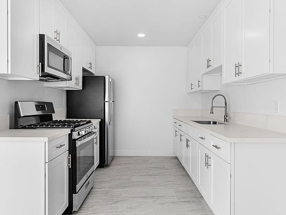 3rd image of 525-537 N Chestnut Ave #537-02