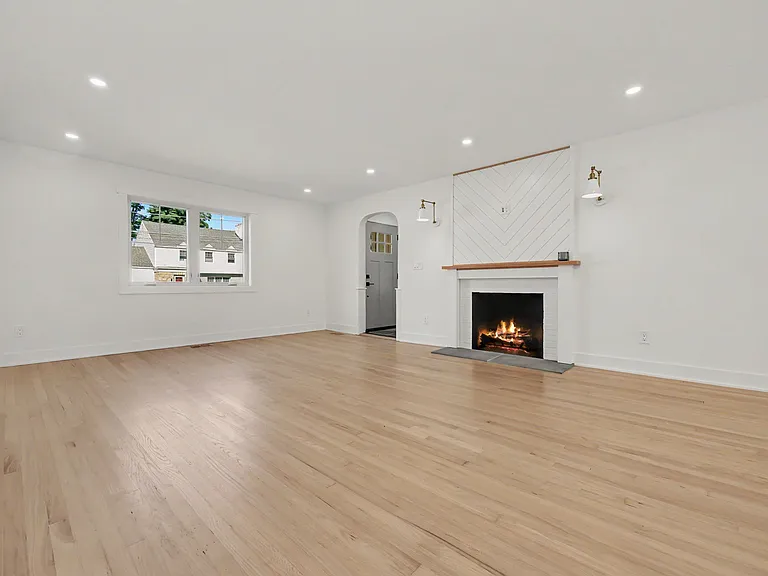 91 Lockwood Rd — Photo 3