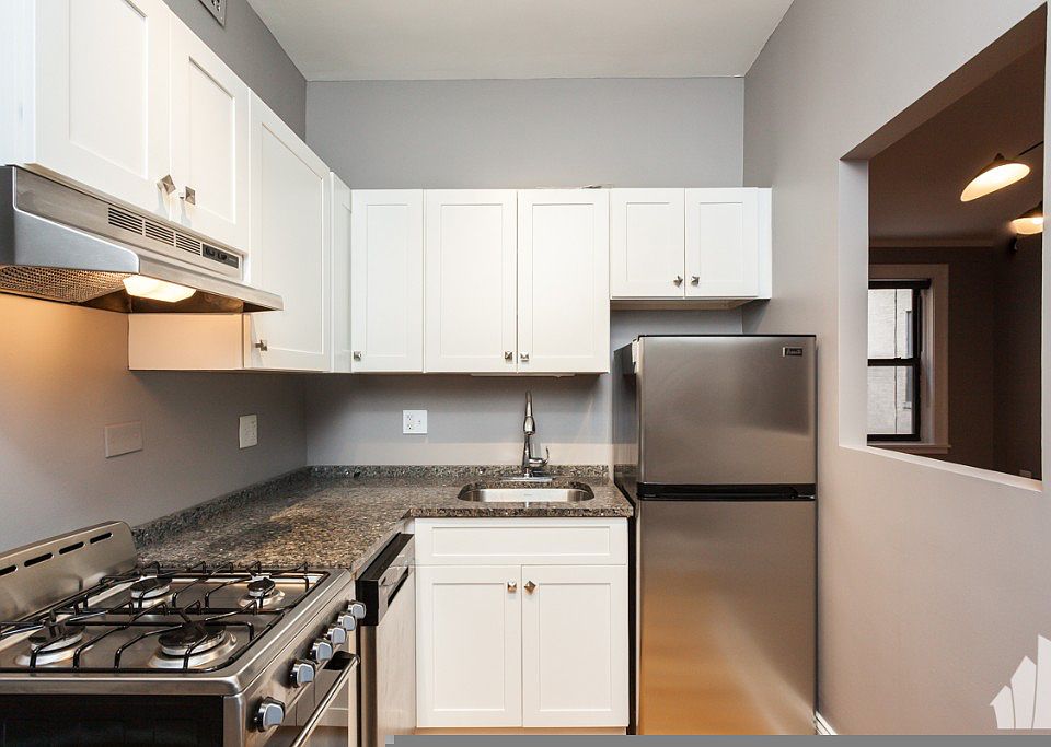 1st image of 439 W Melrose St APT 3C