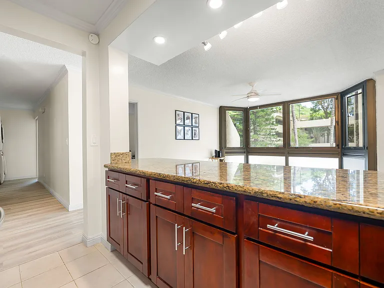 521 Hahaione St #2/2L — Photo 32