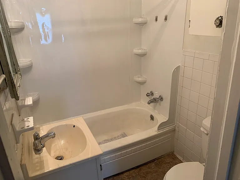 106 Eureka Rd — Photo 7