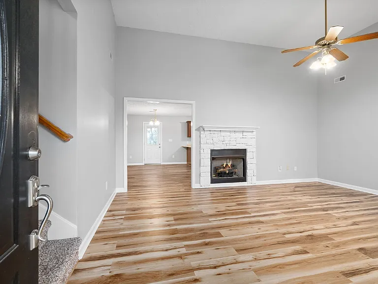 1626 Autumn Dr — Photo 5