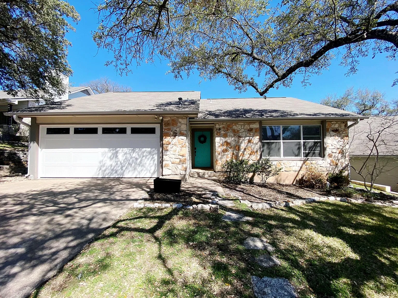 3 bed, 1406 sqft, $2,400 — Photo 1