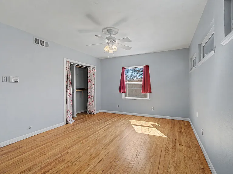 422 N Pecan St — Photo 18