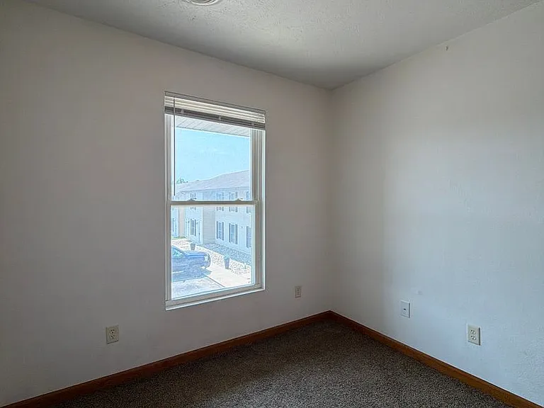 269 Woodridge Ct — Photo 18