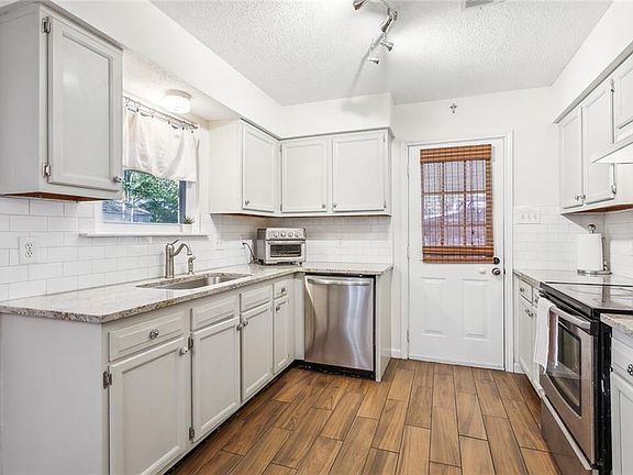 5th image of 509 Teakwood Cir