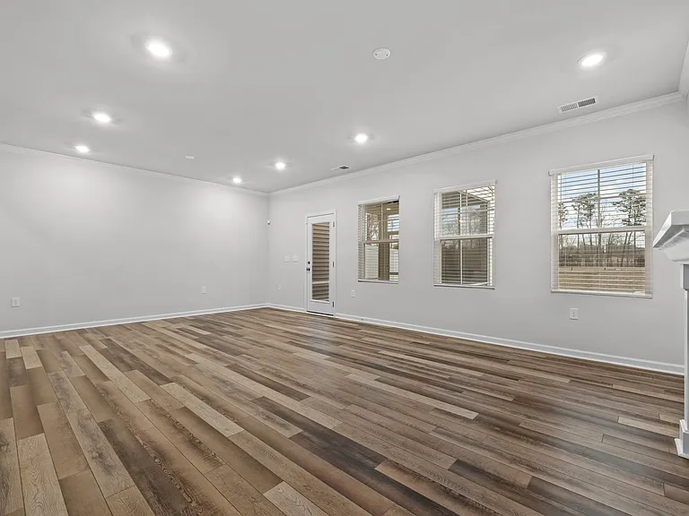 2145 Caen St — Photo 18