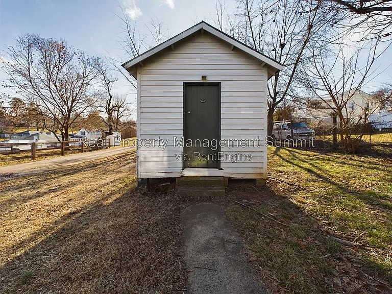 2408 Poplar St — Photo 22