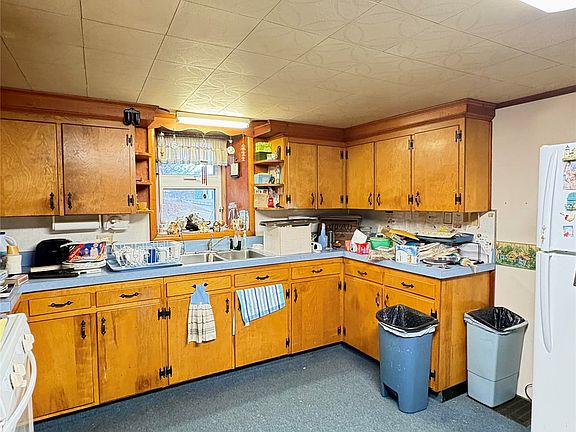 3rd image of 22 Chestnut St