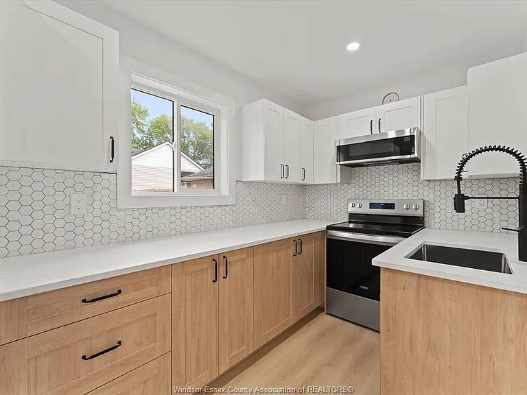 557 Elinor St — Photo 7
