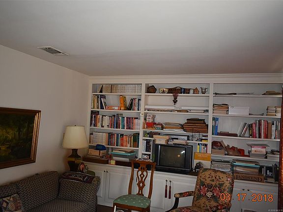5th image of 104 N Sunset Dr