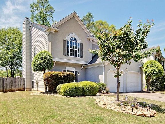 2nd image of 121 Wallnut Hall Cir
