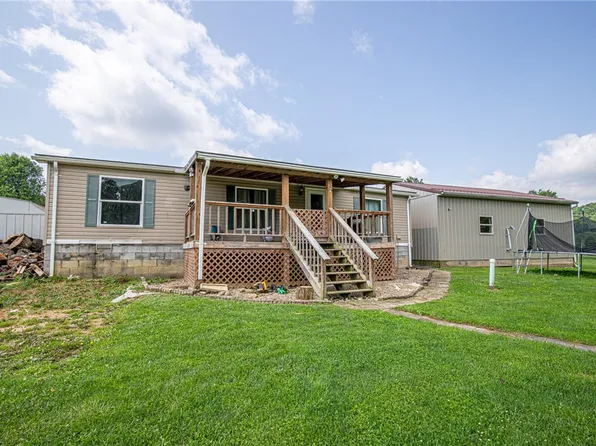 410 Davistown Rd, Mount Morris, PA 15349