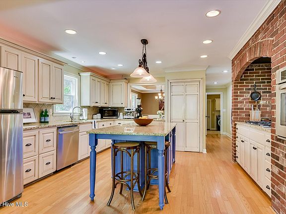 5th image of 844 Point Comfort Road