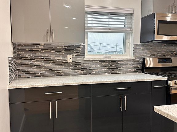4th image of 2077 E 70th St #2
