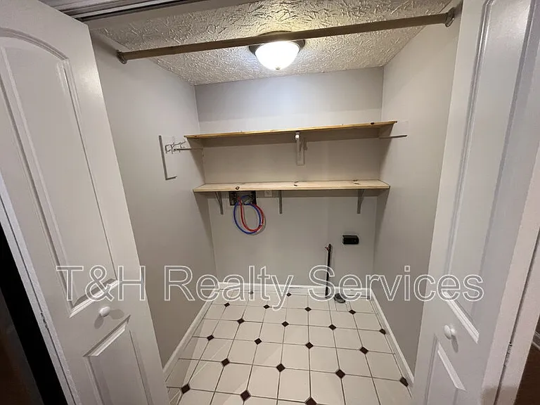 233 Boulder Ct — Photo 22