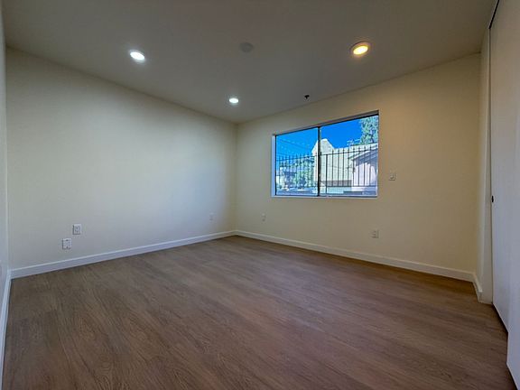 5th image of 6079 La Prada St #102