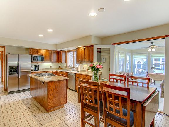 3rd image of 1744 Interlachen Bay
