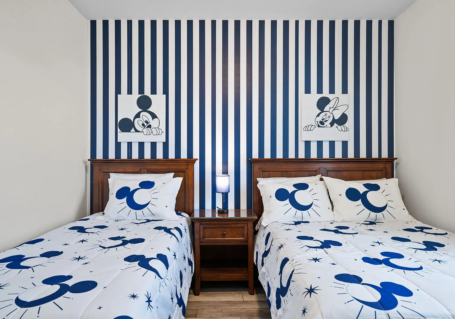 Cozy 5BR Home with Pool & Fun Themed Rooms — Photo 3