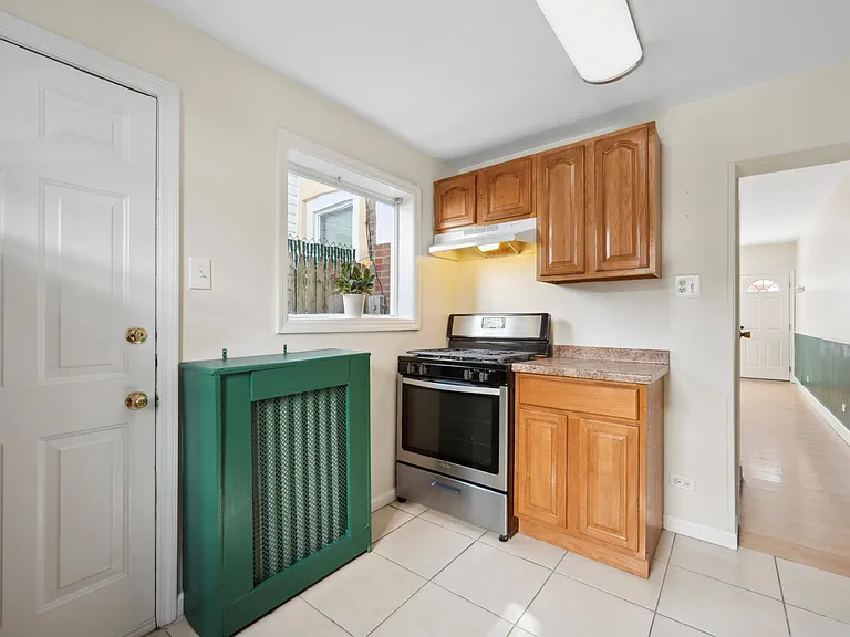2345 E Harold St — Photo 7