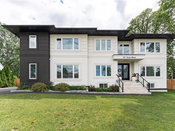 22 Lake St, Grimsby, ON L3M 4M1