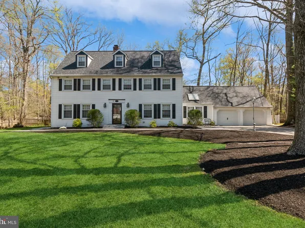 13 Forage Ln, Cherry Hill, NJ 08003
