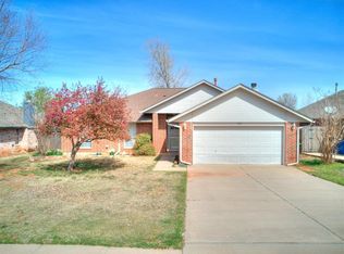 333 E Magnolia Ter, Mustang, OK 73064