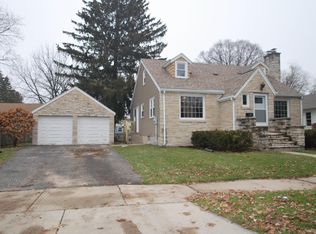 342 3rd St, Oconomowoc, WI 53066