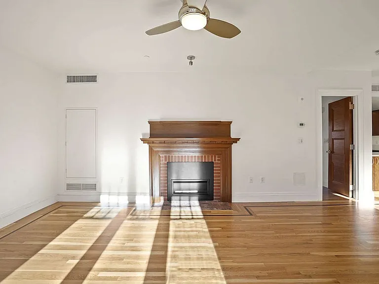 165 Winthrop Rd #D — Photo 8