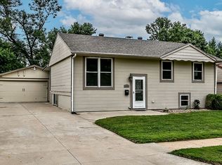 1414 Holiday Dr, Carter Lake, IA 51510