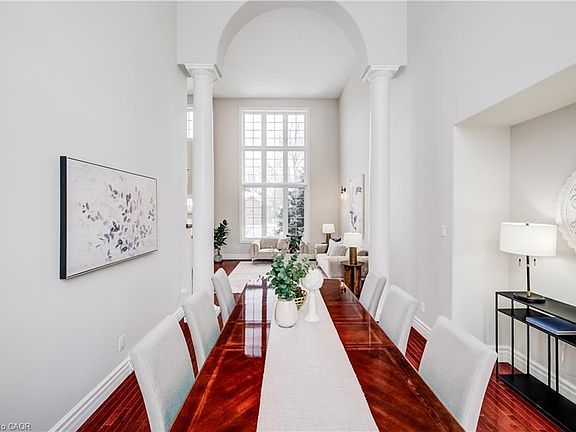 4th image of 38 Deer Ridge Cres