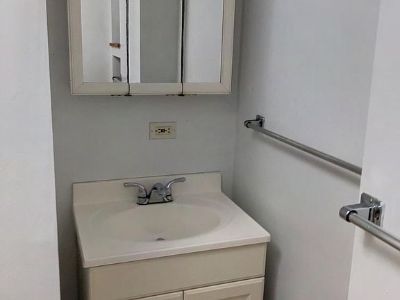 5th image of 1737 W Potomac Ave #G