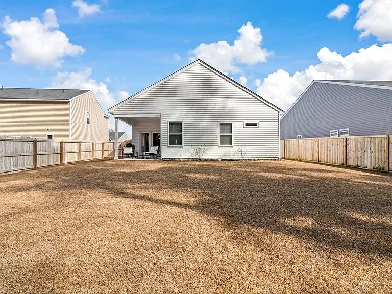 565 Abigail St — Photo 31