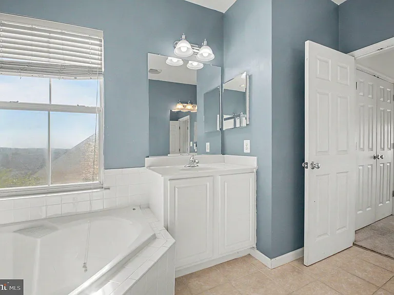 3041 Chinkapin Oak Ln — Photo 7
