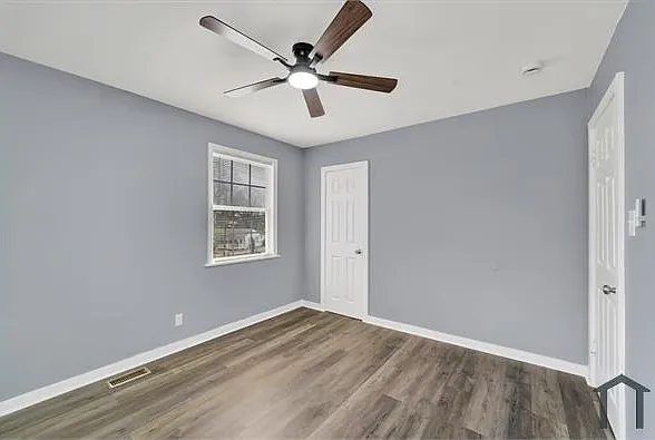 203 N Plymouth Rd NW — Photo 14