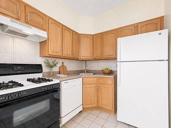 2nd image of 6907 242nd St APT 3F