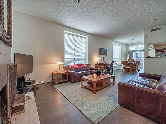 5th image of 2815 Welborn St #100