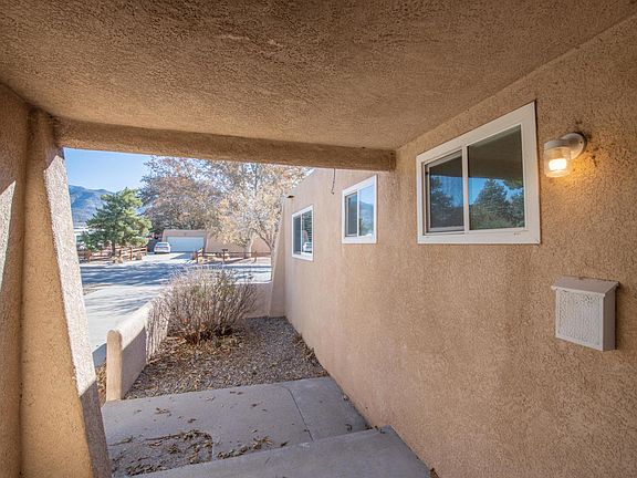 3rd image of 3121 Betts Dr NE