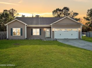 106 Lilac Ln, Richlands, NC 28574