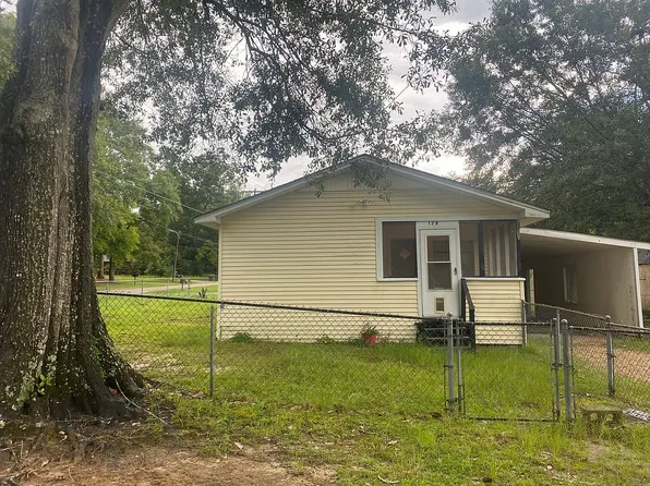 129 Batson Ave W, Wiggins, MS 39577